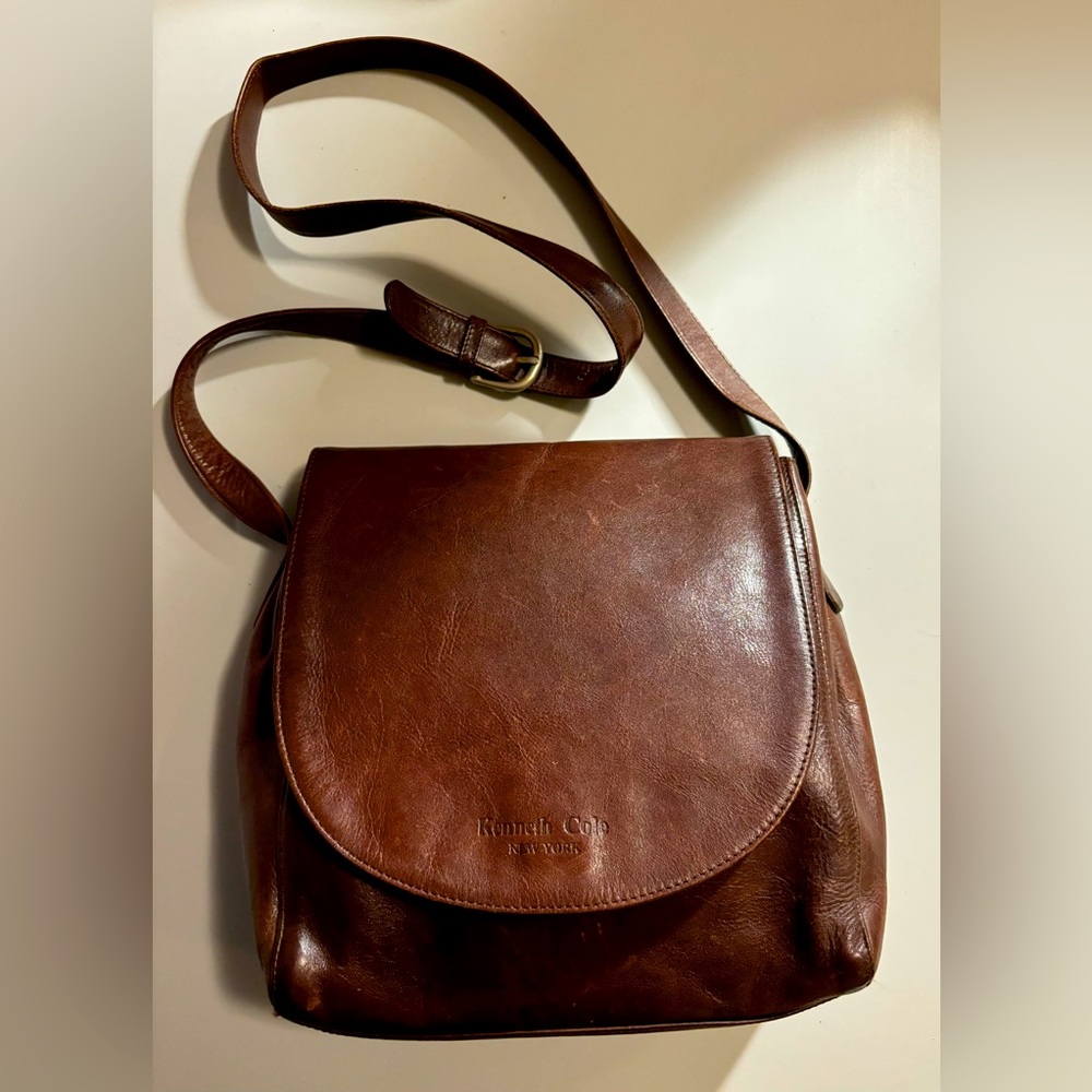 Kenneth Cole brown shoulder bag, good used condition.
